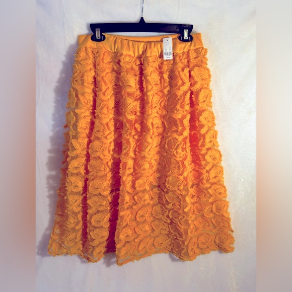 NEW YORK & COMPANY Crop Top and Midi Skirt - Matching Set - Picture 4 of 6